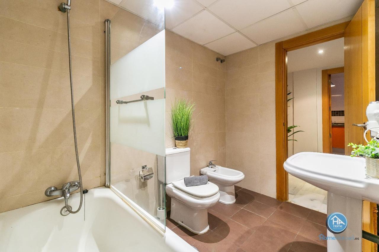 Malaga Boutique Stay - Carlos Haya Area With Parking Exterior foto